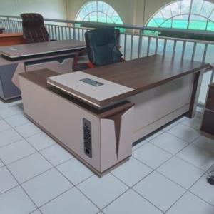 1.6 Meters Executive Office Table With Side Drawers 