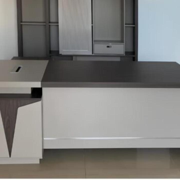 1.6m Executive Desk for Home Office Use 