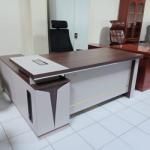 1.6 Meters Executive Office Table With Side Drawers 