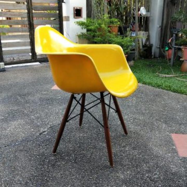 Bistro modern eames plastic seat 