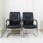 Executive leather visitor's chair -Black 